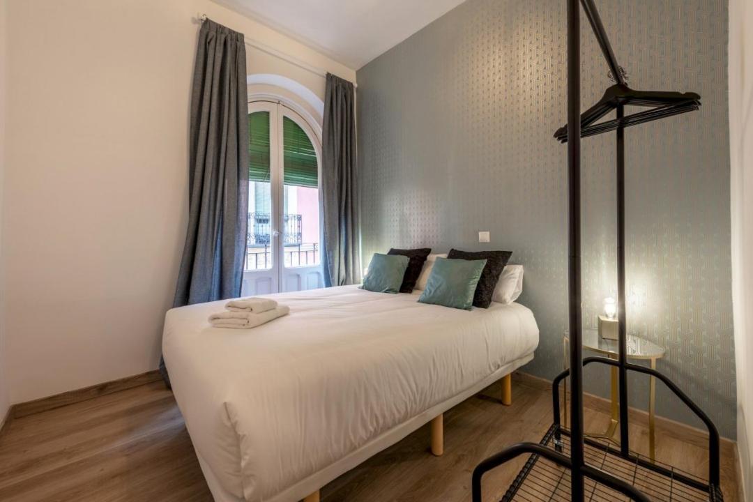 3 Bedrooms 1 Bathroom Furnished - Lavapies- Mintystay Madrid Buitenkant foto