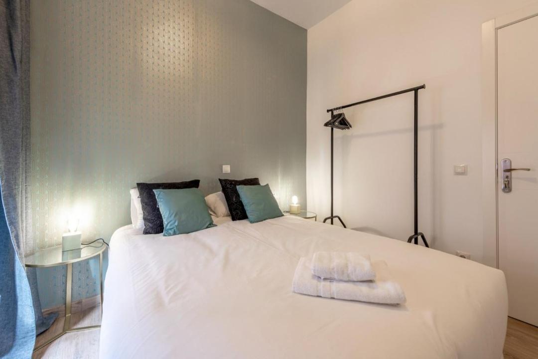 3 Bedrooms 1 Bathroom Furnished - Lavapies- Mintystay Madrid Buitenkant foto