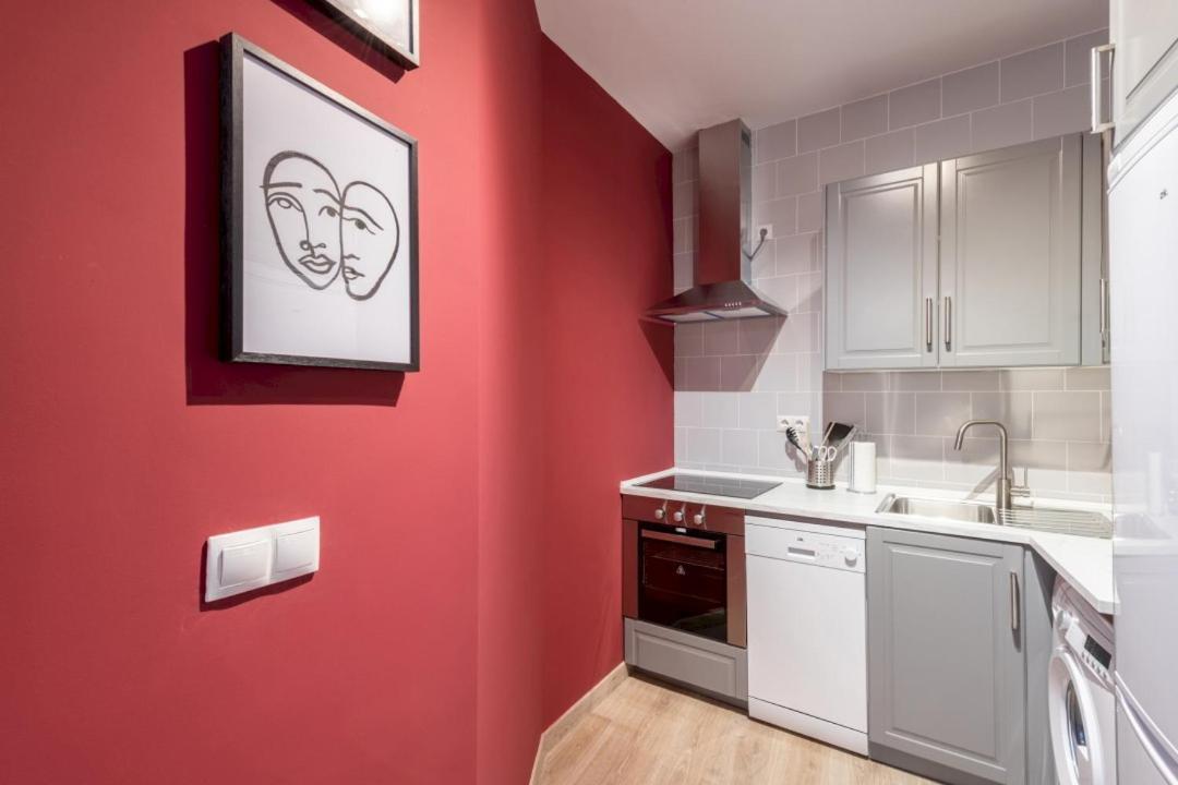 3 Bedrooms 1 Bathroom Furnished - Lavapies- Mintystay Madrid Buitenkant foto